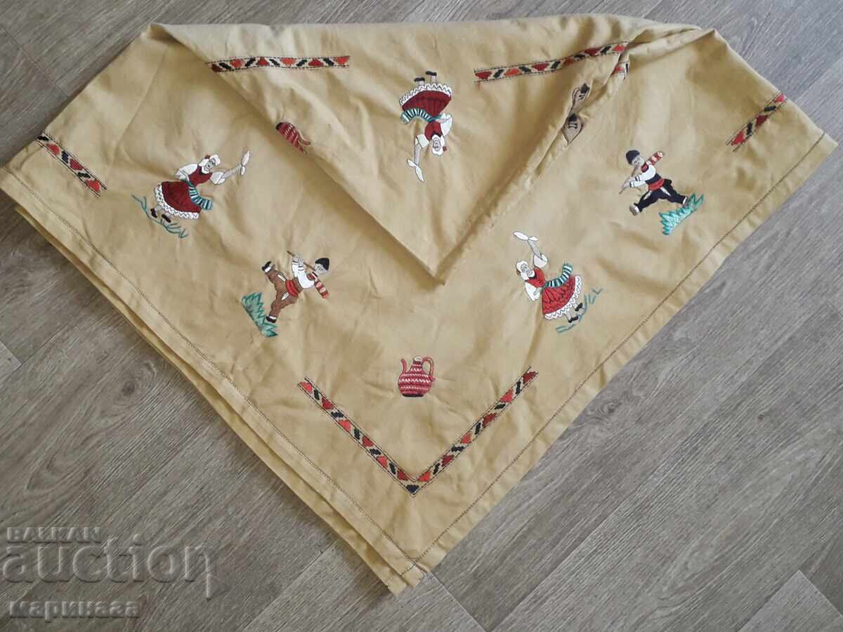 VECHE FAȚĂ DE MASĂ CU BRODERII cu preț € 8.00 | 15.65 BGN