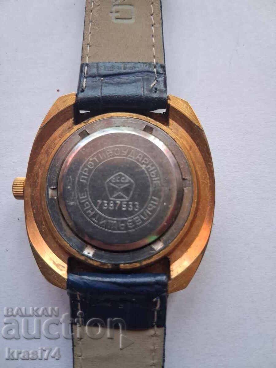 Επιχρυσωμένο ρολόι με τιμή € 40.00 | 78.23 BGN