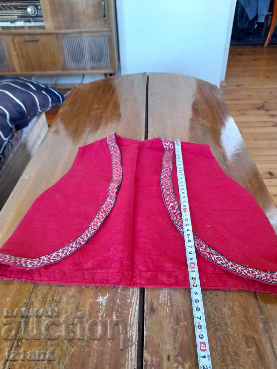 Vestă etno veche pentru copii cu preț € 21.00 | 41.07 BGN