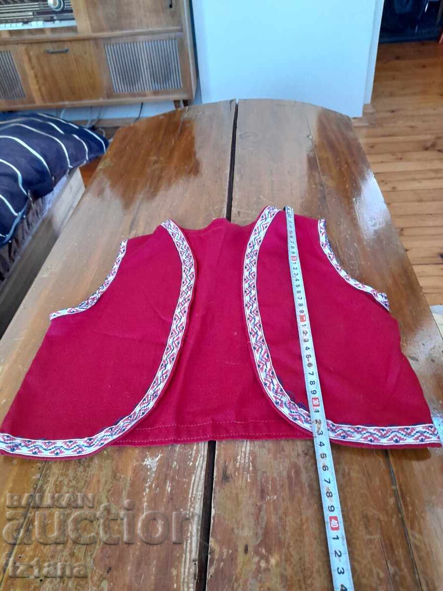 Vestă etno veche pentru copii cu preț € 21.00 | 41.07 BGN