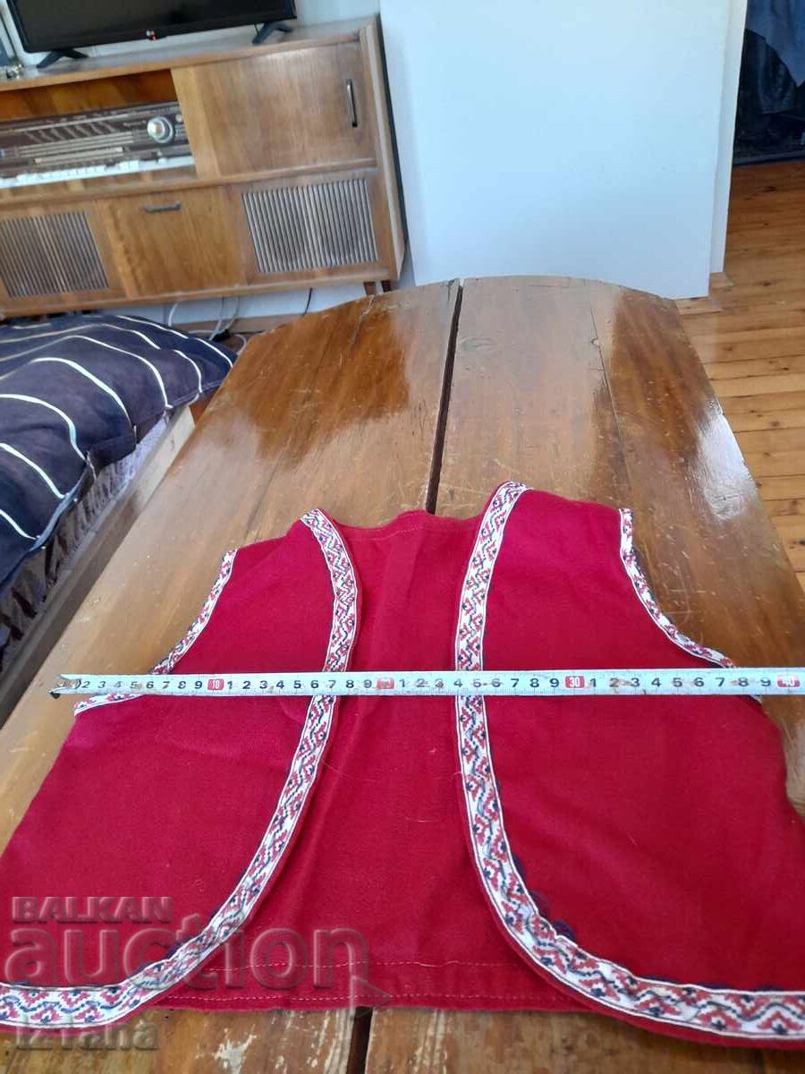 Licitație Vestă etno veche pentru copii