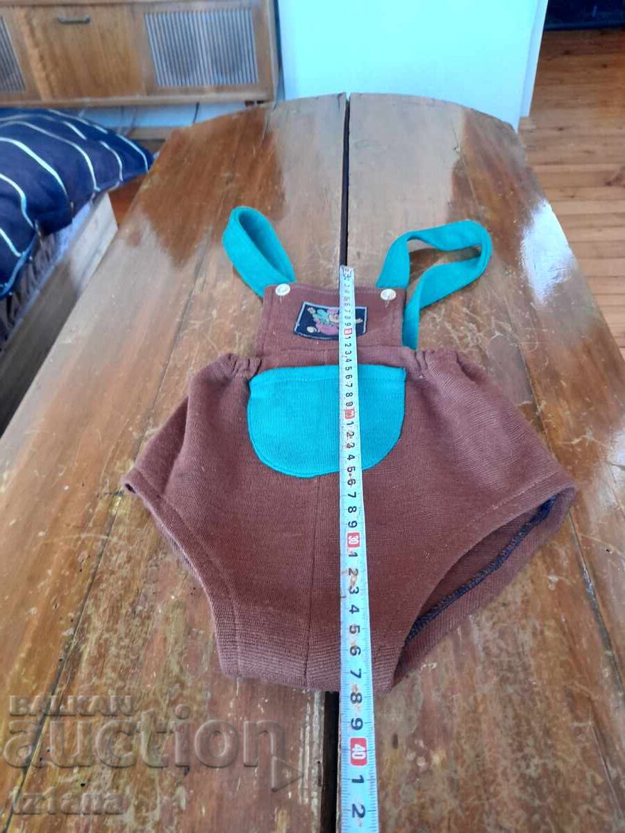Salopetă veche pentru copii cu preț € 16.00 | 31.29 BGN