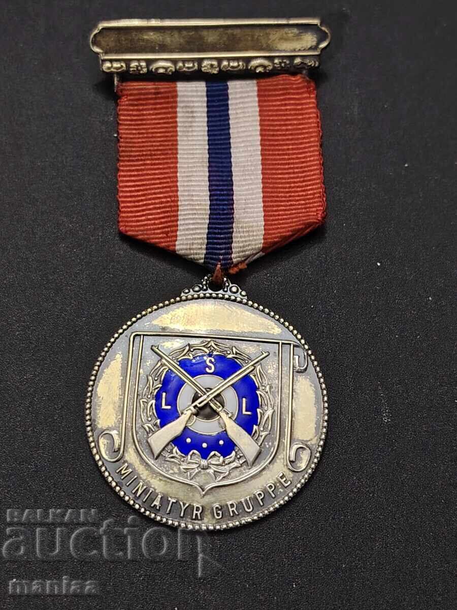 Норвежки сребърен медал с маркировка с цена € 90.00 | 176.03 лв.