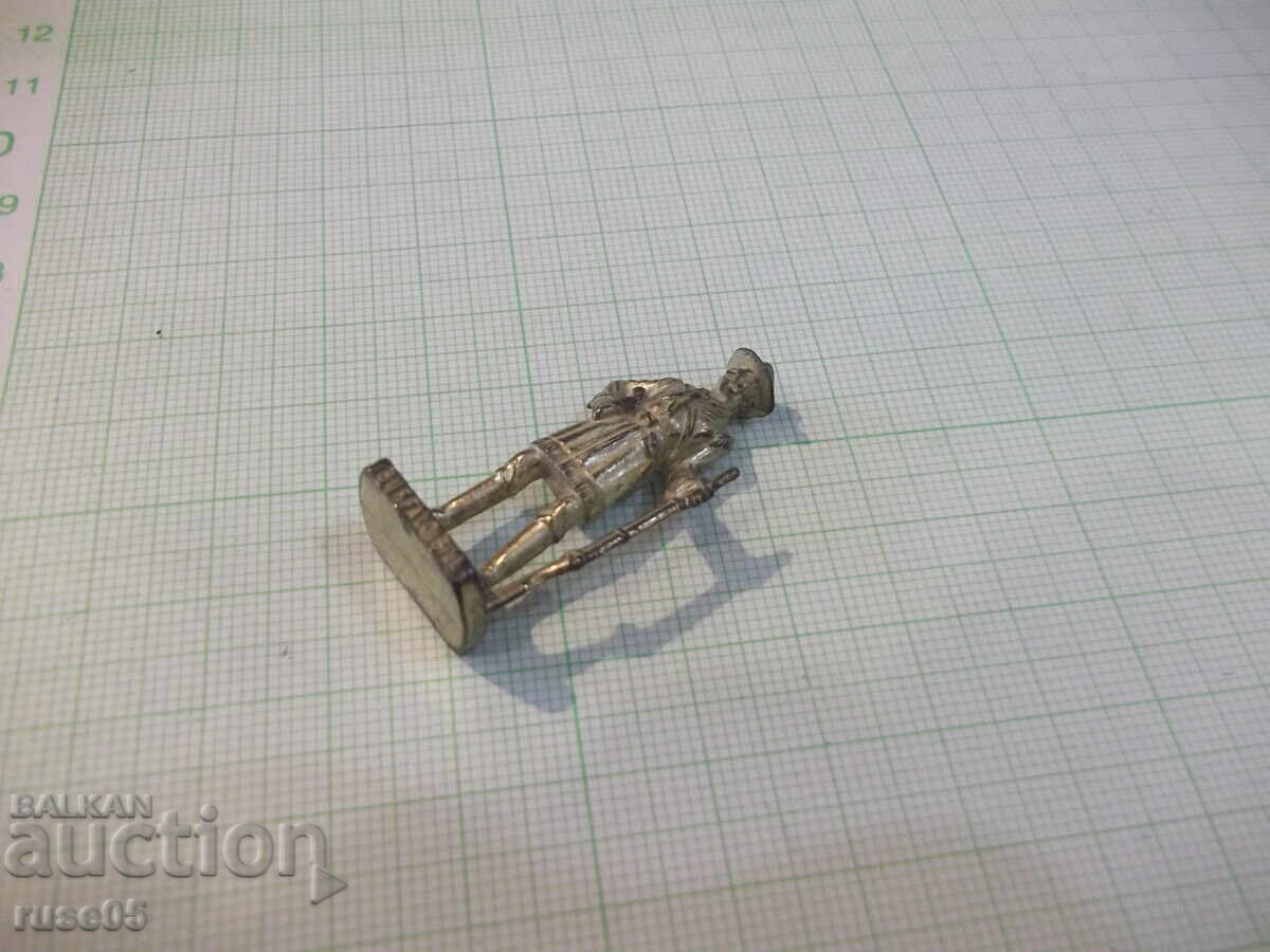 Small metal figurine - 6