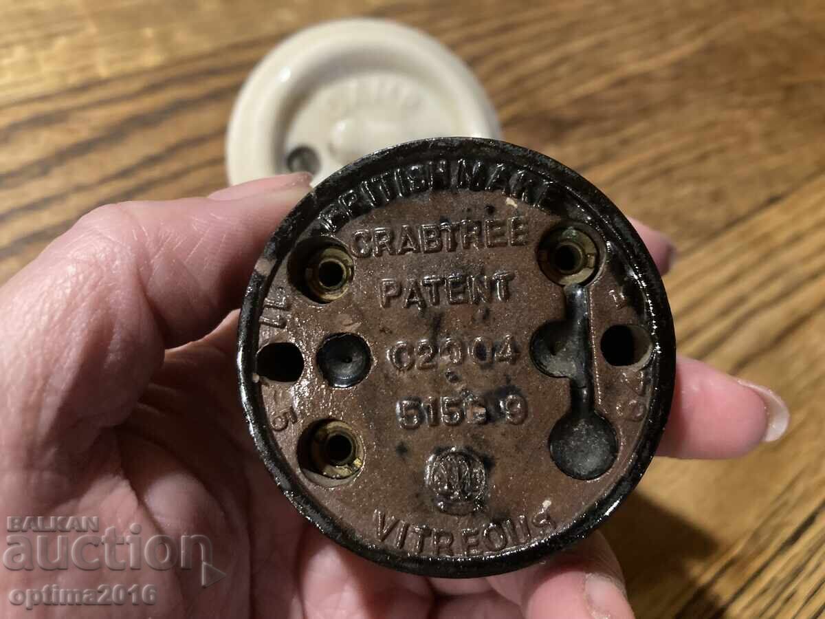 Două întrerupătoare electrice retro cu preț € 16.00 | 31.29 BGN