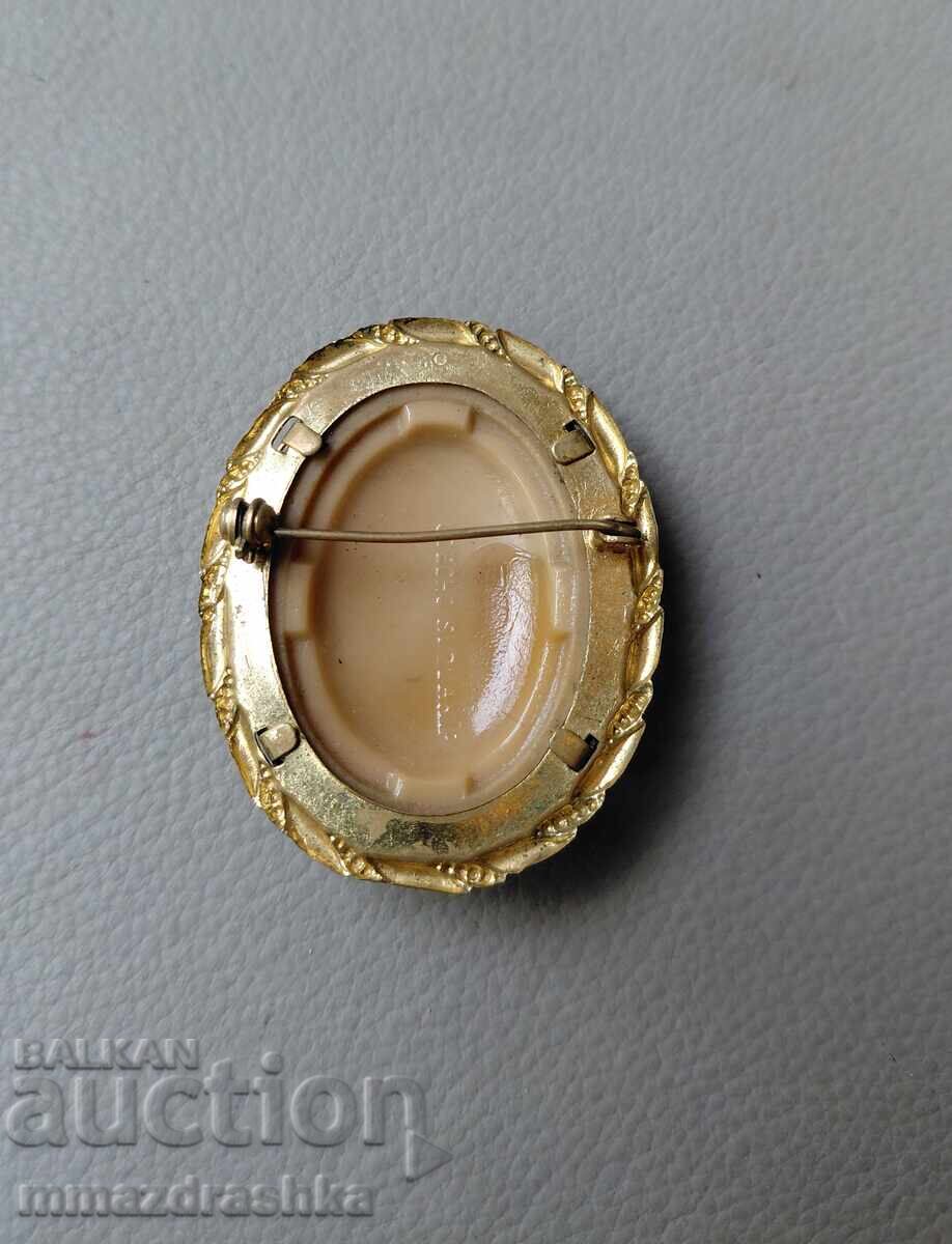 100-year-old Cameo brooch Czechoslovakia with price € 1.50 | 2.93 BGN