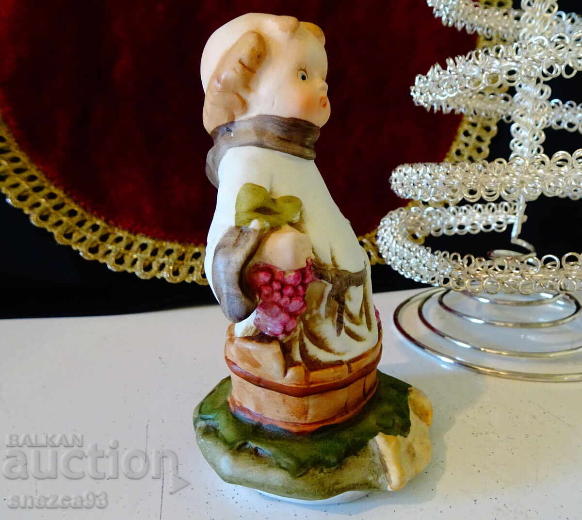 Licitație Figurină din porțelan Călugăr care strivește struguri, Capodimonte