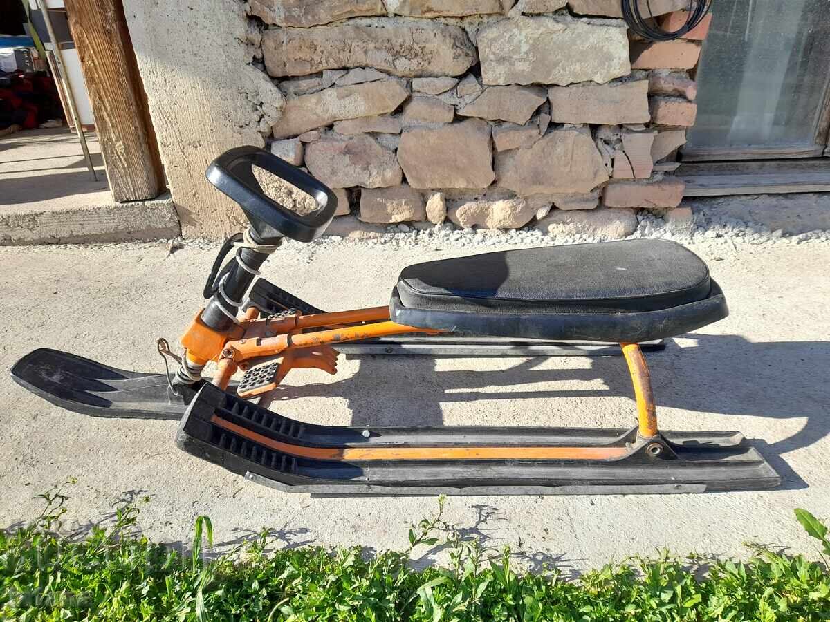 Sanie veche pentru copii Argamak cu preț € 160.00 | 312.93 BGN