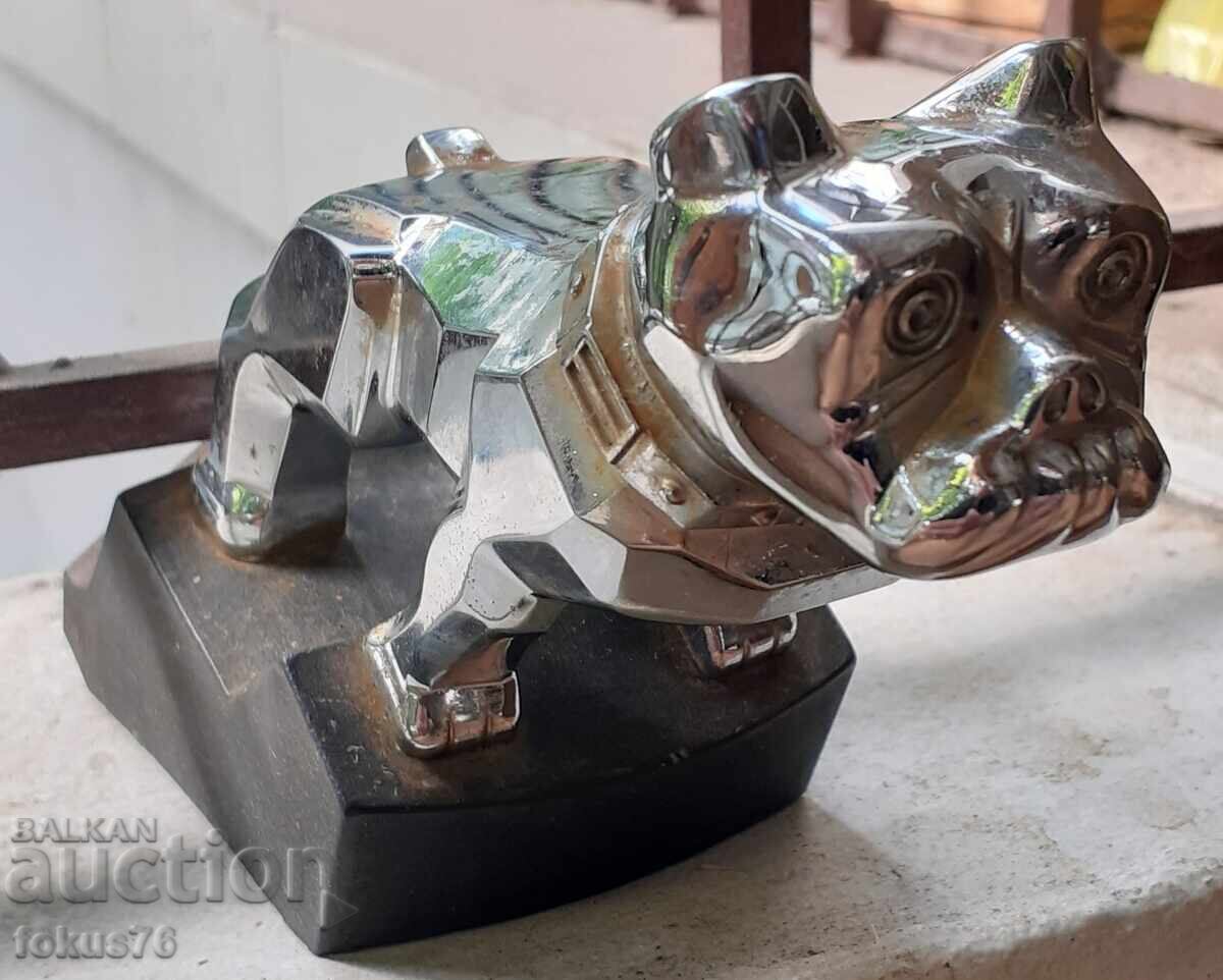Unique iconic bulldog emblem for American Mack truck