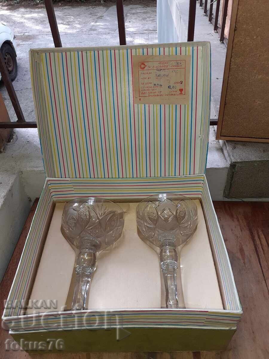 Două pahare vechi bulgărești din cristal pentru șampanie, în cutie cu preț € 119.00 | 232.74 BGN Două pahare vechi bulgărești din cristal pentru șampanie, în cutie cu preț € 119.00 | 232.74 BGN