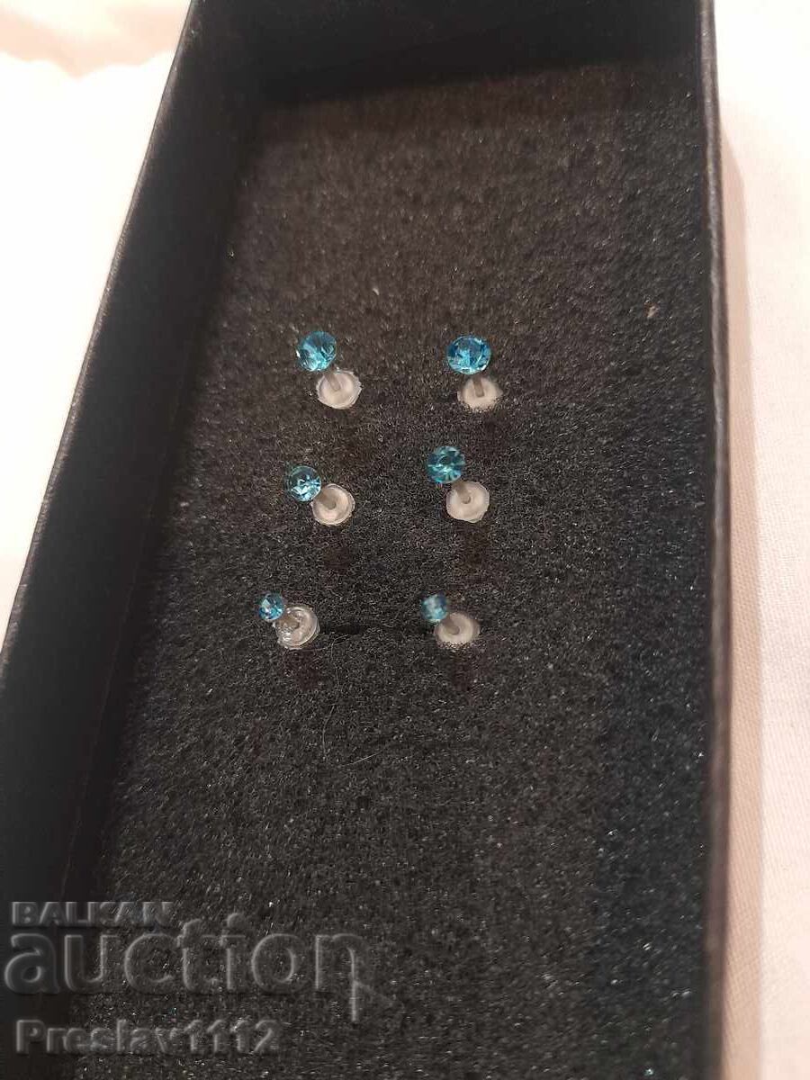 Delivery of Lot of Piercing Earrings with Blue Zircons