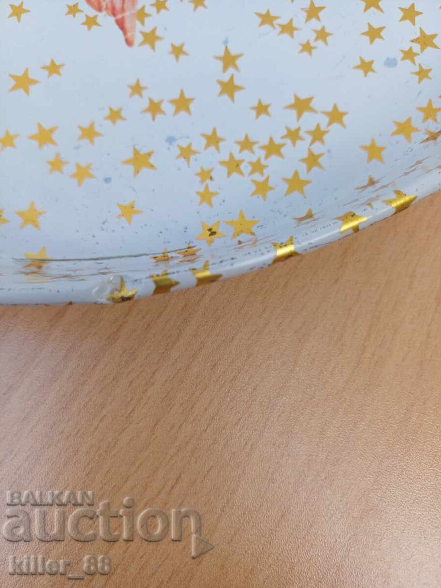 Livrarea Tăvi metalice vechi cu îngerași Livrarea Tăvi metalice vechi cu îngerași