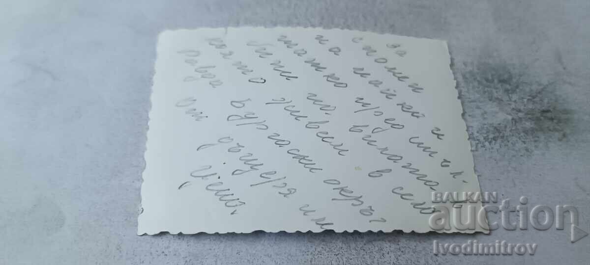 Fotografie tânără fată pe scările unei piscine cu preț € 0.89 | 1.74 BGN