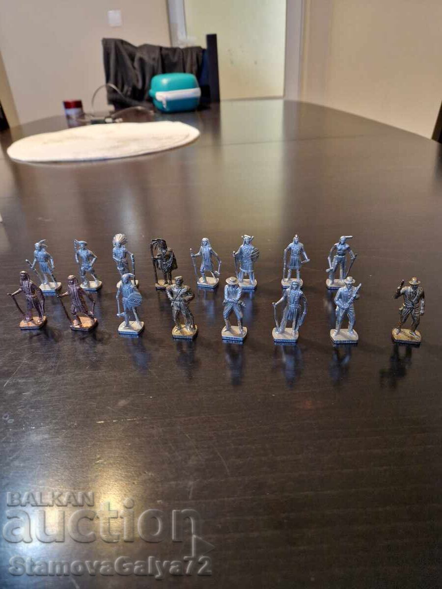 Licitație Figurine metalice de colecție Kinder