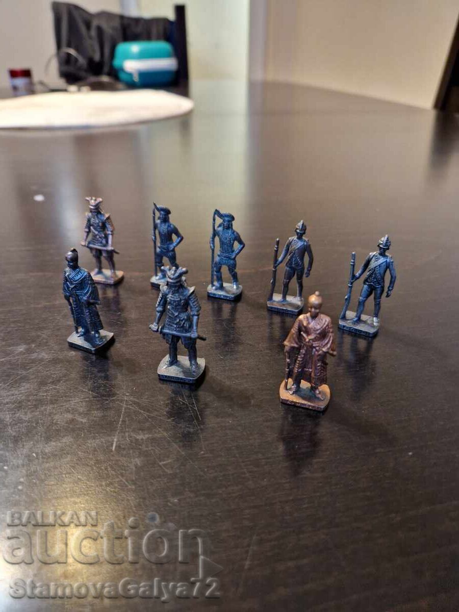 Livrarea Figurine metalice de colecție Kinder