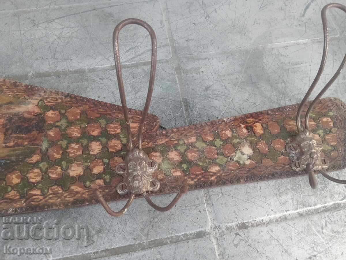 Κρεμάστρα με τιμή € 10.00 | 19.56 BGN