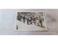 Fotografie femei băiat și fete la piscină