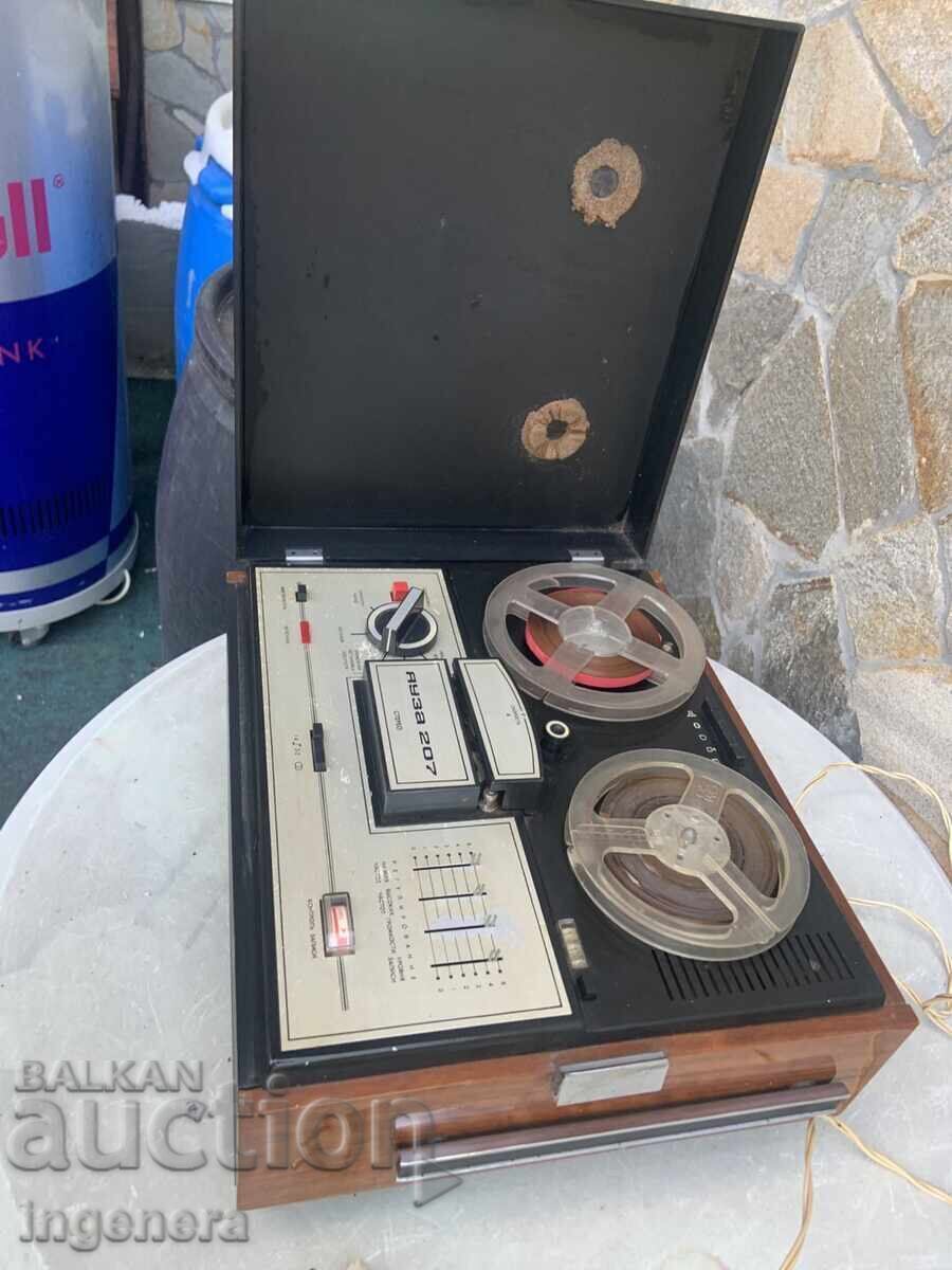 MAGNETOFON RETRO CU ROLE "YAUZA 207" - URSS, ÎN STARE DE FUNCȚIONARE cu preț € 98.00 | 191.67 BGN MAGNETOFON RETRO CU ROLE "YAUZA 207" - URSS, ÎN STARE DE FUNCȚIONARE cu preț € 98.00 | 191.67 BGN