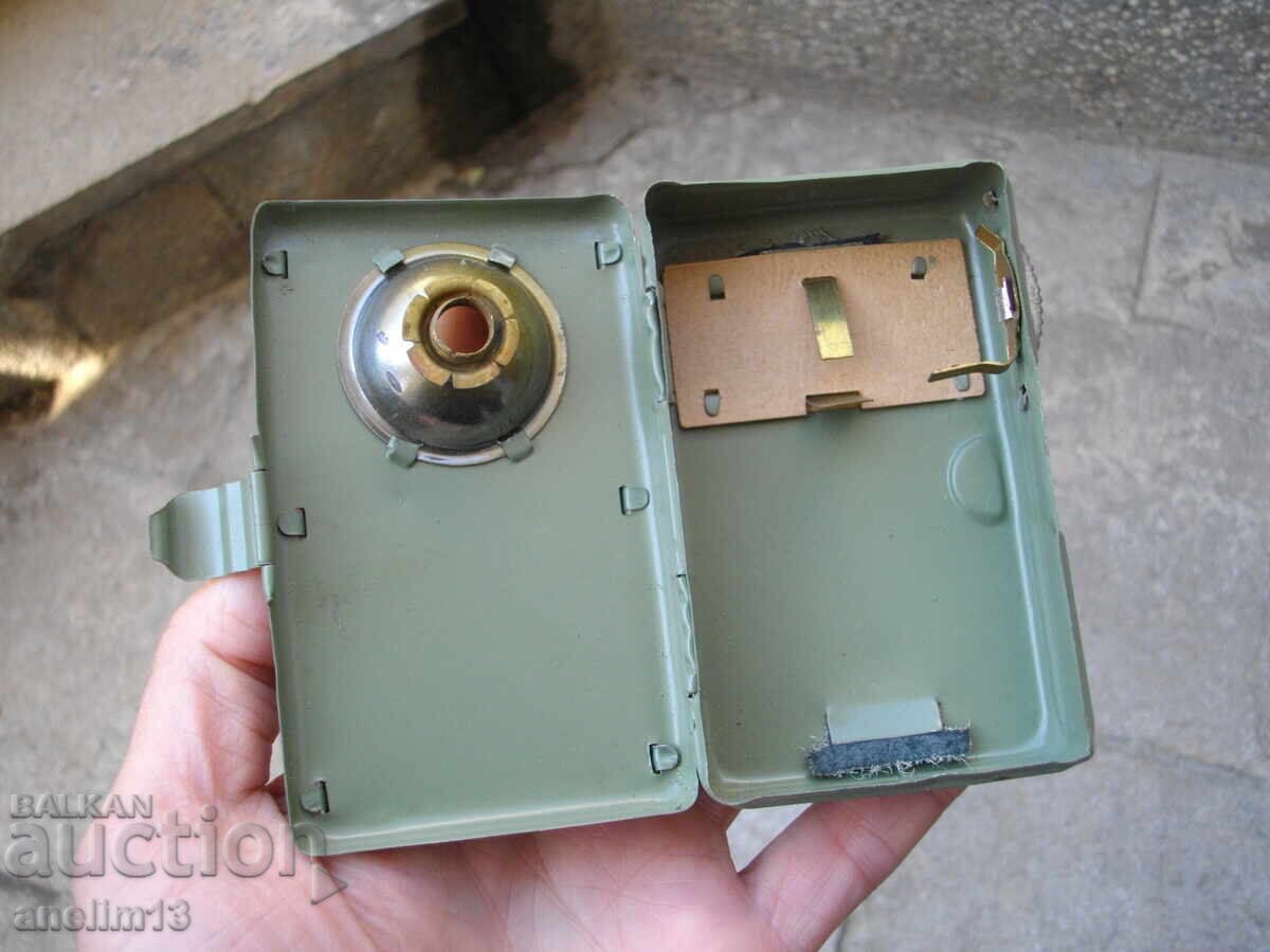 Livrarea LANTERNĂ MILITARĂ NOUĂ MINT 3