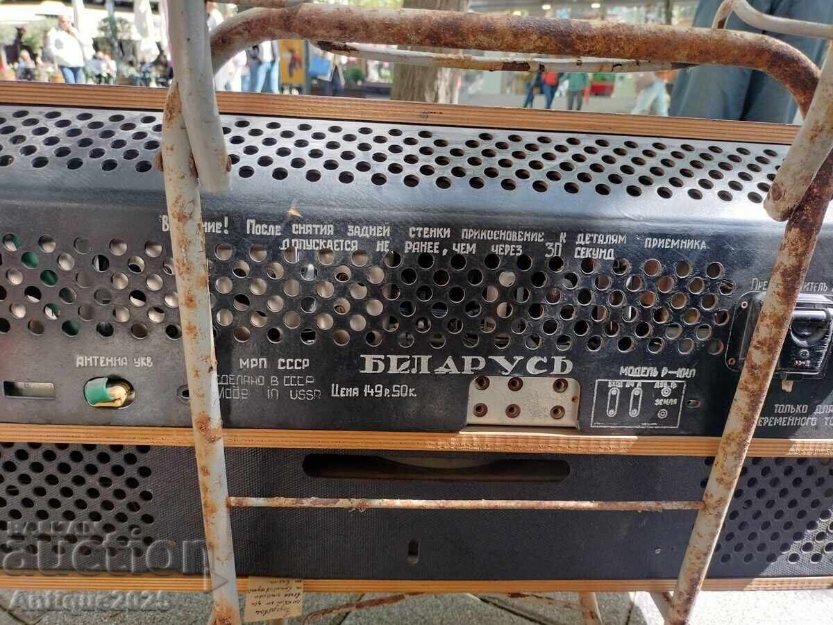 Radiolă sovietică Belarus model R-101L cu preț € 50.00 | 97.79 BGN