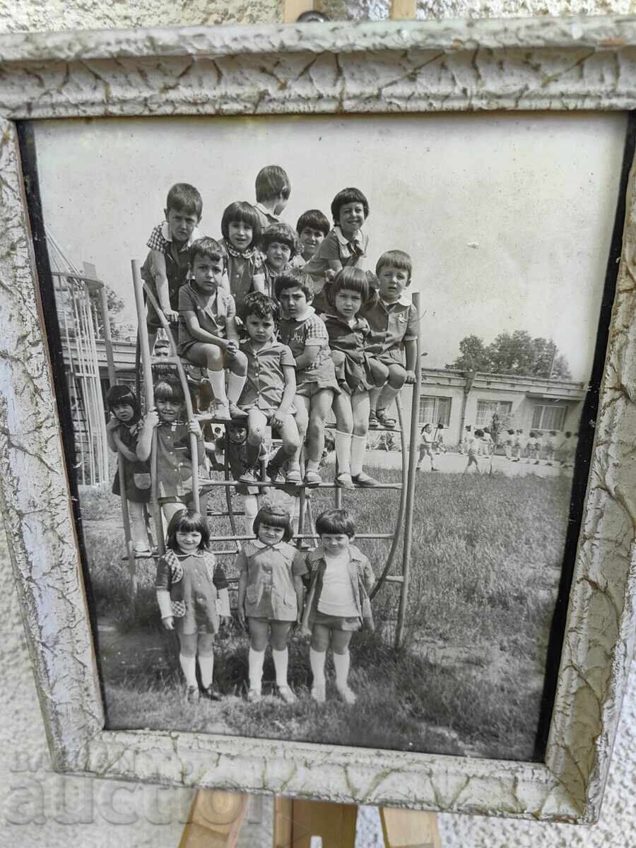 Livrarea VECHE FOTOGRAFIE SOC COPII GRĂDINIȚĂ ȘCOALĂ RAMĂ SOC Livrarea VECHE FOTOGRAFIE SOC COPII GRĂDINIȚĂ ȘCOALĂ RAMĂ SOC