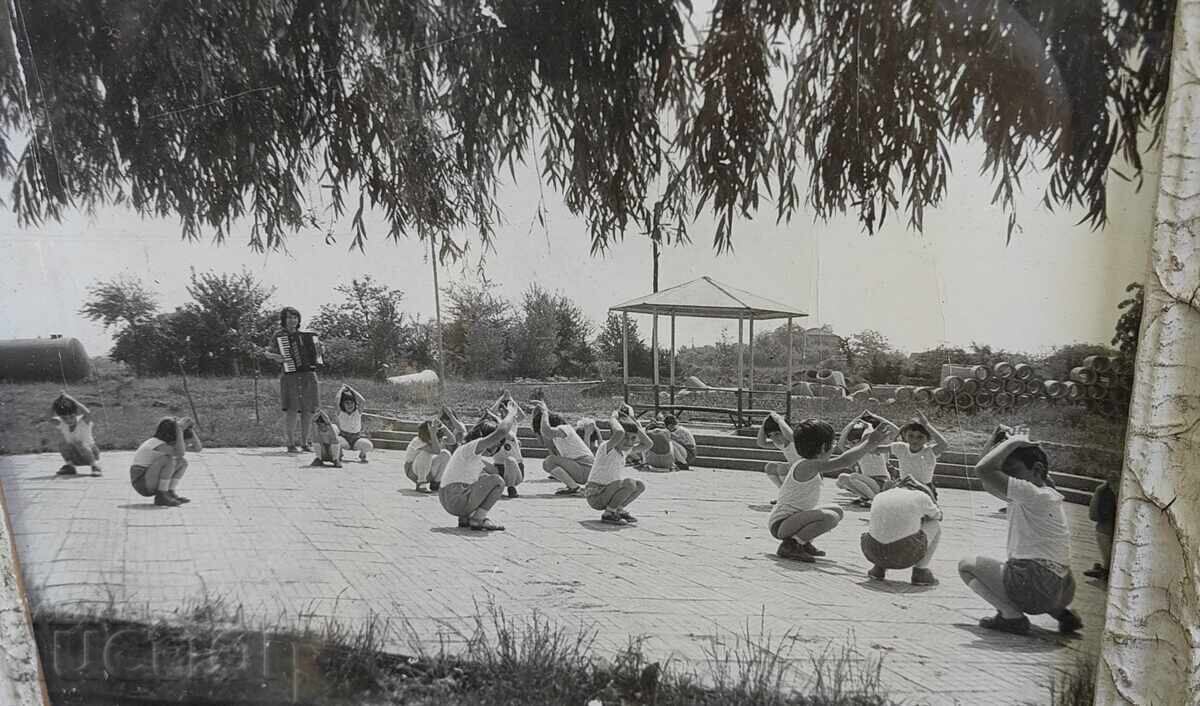 Παράδοση ΠΑΛΙΑ ΣΟΣΙΑΛΙΣΤΙΚΗ ΦΩΤΟΓΡΑΦΙΑ ΠΑΙΔΙΑ ΝΗΠΙΑΓΩΓΕΙΟ ΣΧΟΛΕΙΟ ΚΟΡΝΙΖΑ ΣΟΣΙΑΛΙΣΜΟΣ