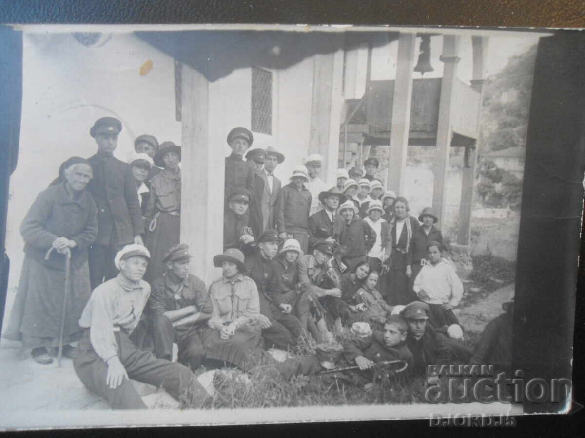 Παλιά φωτογραφία, Μάιος 1925/26, Μπροστά από παλιά εκκλησία στο Τάρνοβο
