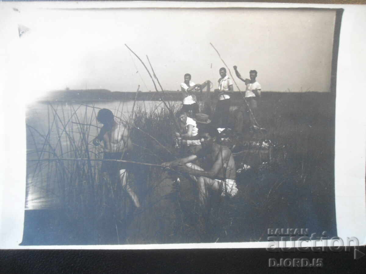 Fotografie veche, Pescuit cu undițe, 1933