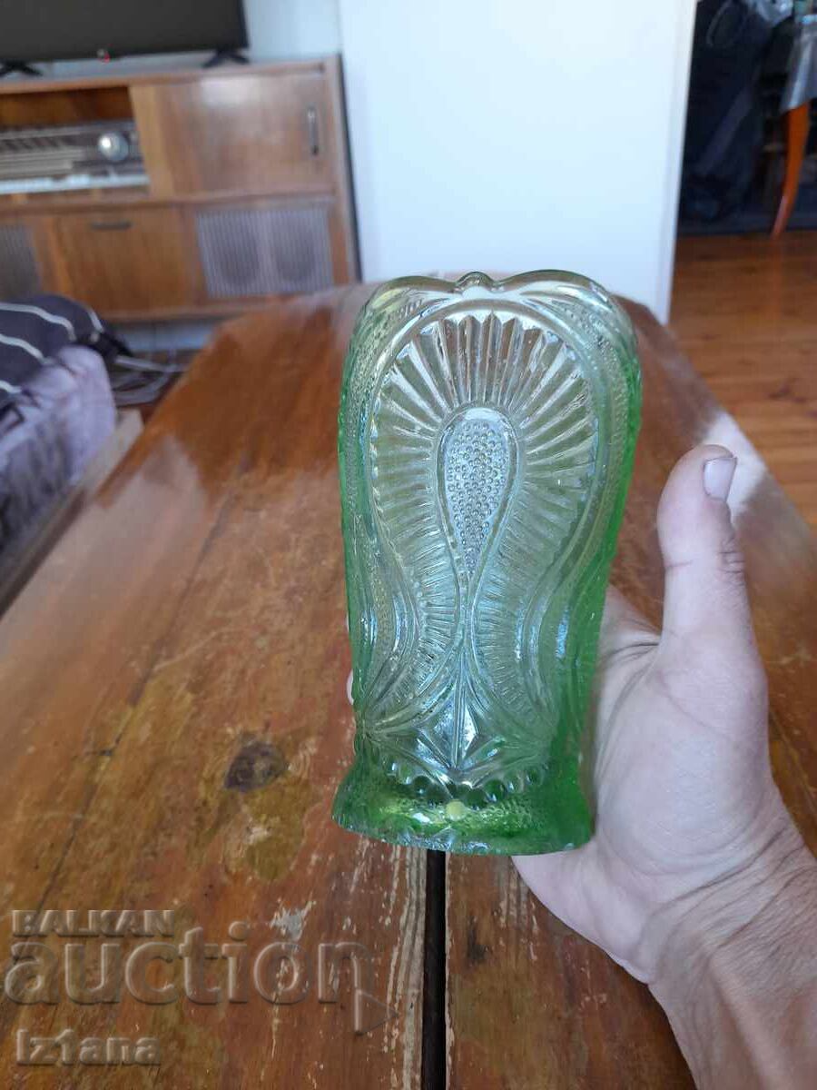 Vază veche de sticlă cu preț € 23.00 | 44.98 BGN