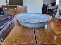 Vechi lighean de aluminiu