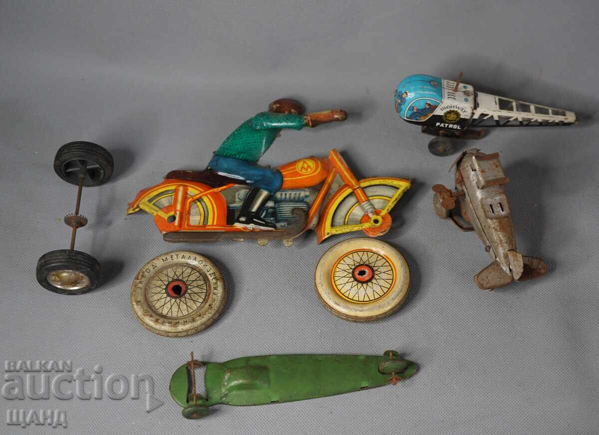 LOT JUCĂRII VECHI DIN METAL PENTRU PIESE MOTOCICLETĂ, AVION