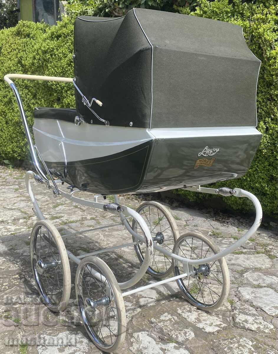 Cărucior retro pentru bebeluși din anii '60 cu preț € 2.50 | 4.89 BGN