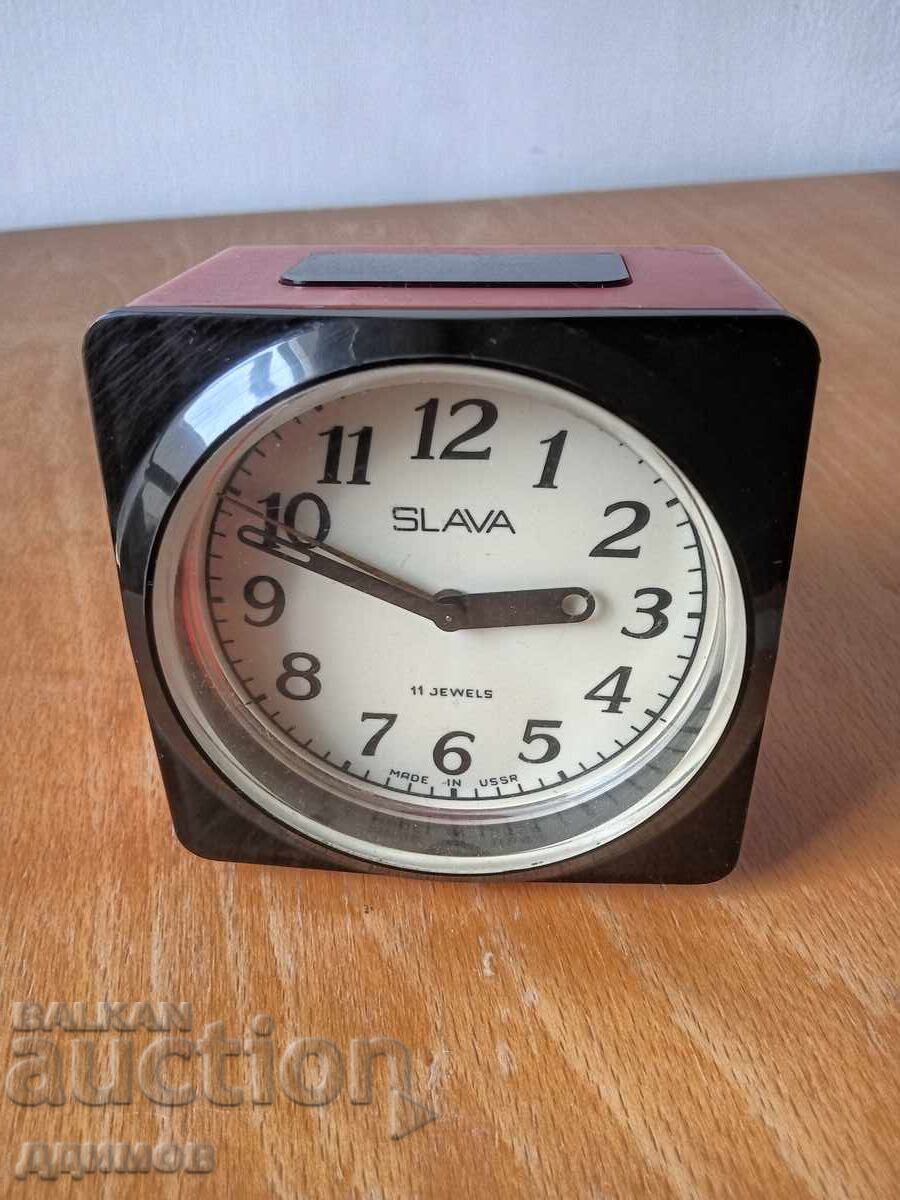 Ceas deșteptător sovietic SLAVA cu preț € 10.00 | 19.56 BGN
