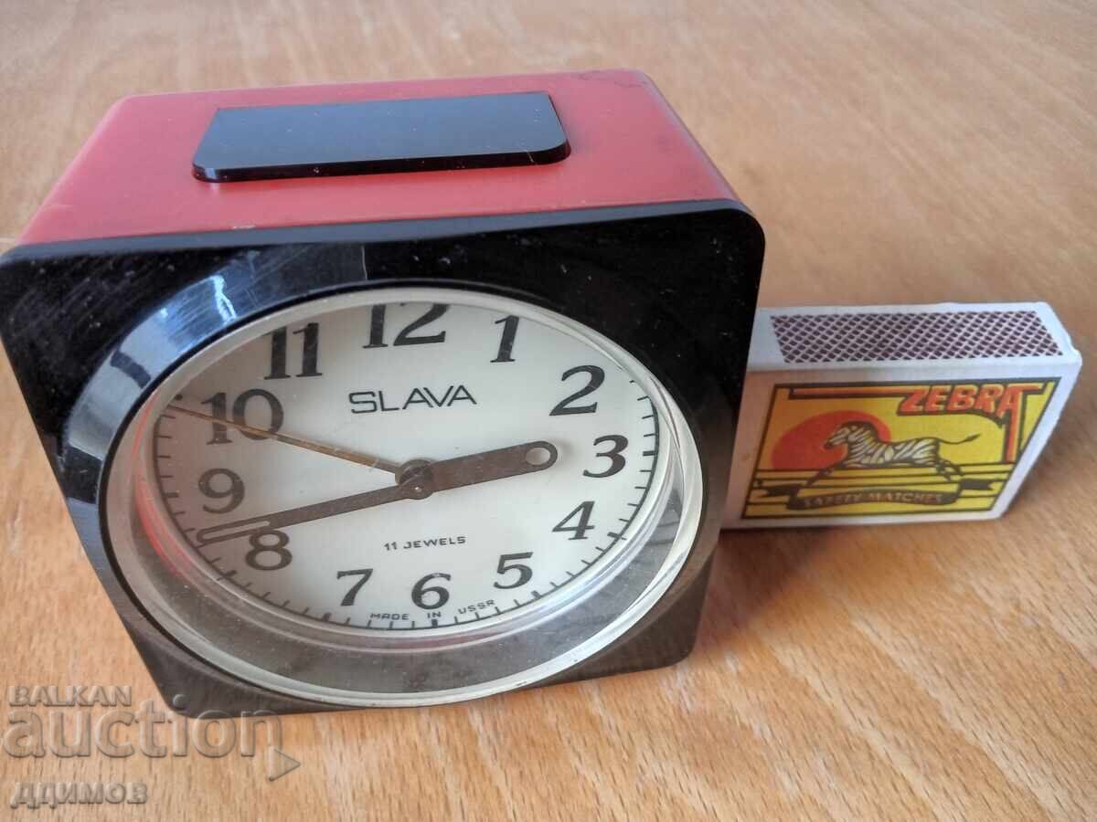 Livrarea Ceas deșteptător sovietic SLAVA