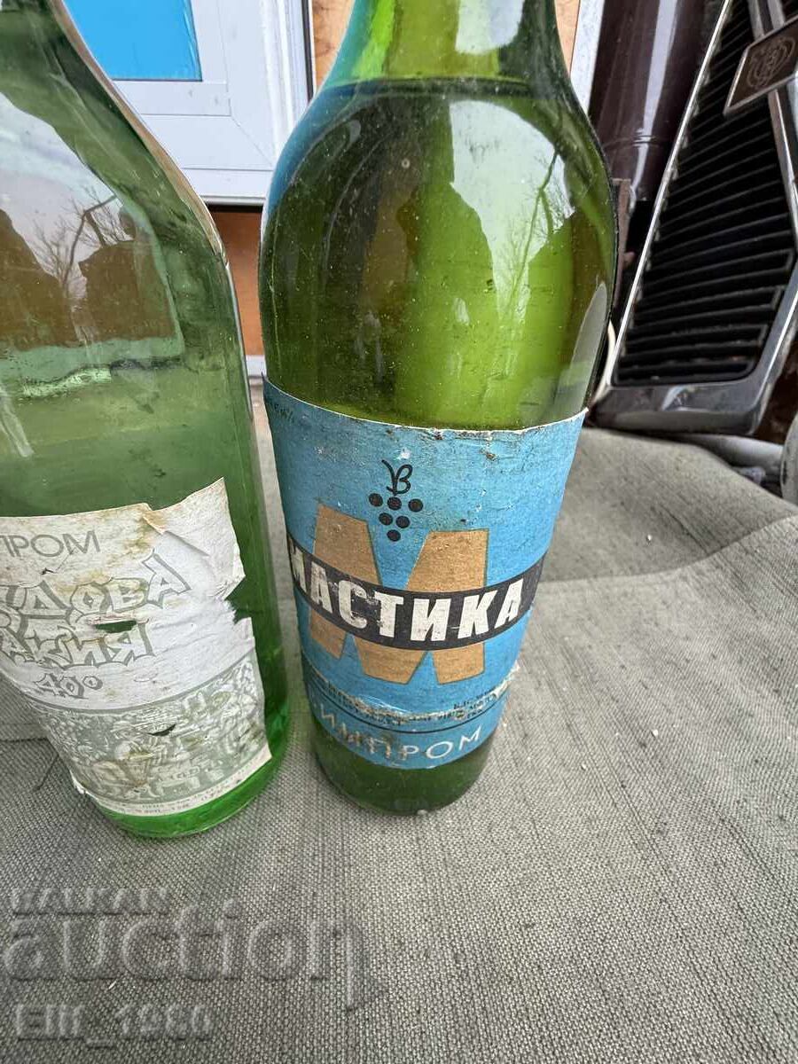 Licitație Sticle de colecție din anii '70 cu rachiu și mastică