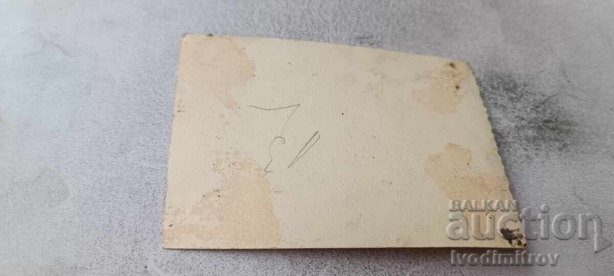 Fotografie Skopje Ofițer și femeie pe stradă cu preț € 1.18 | 2.31 BGN