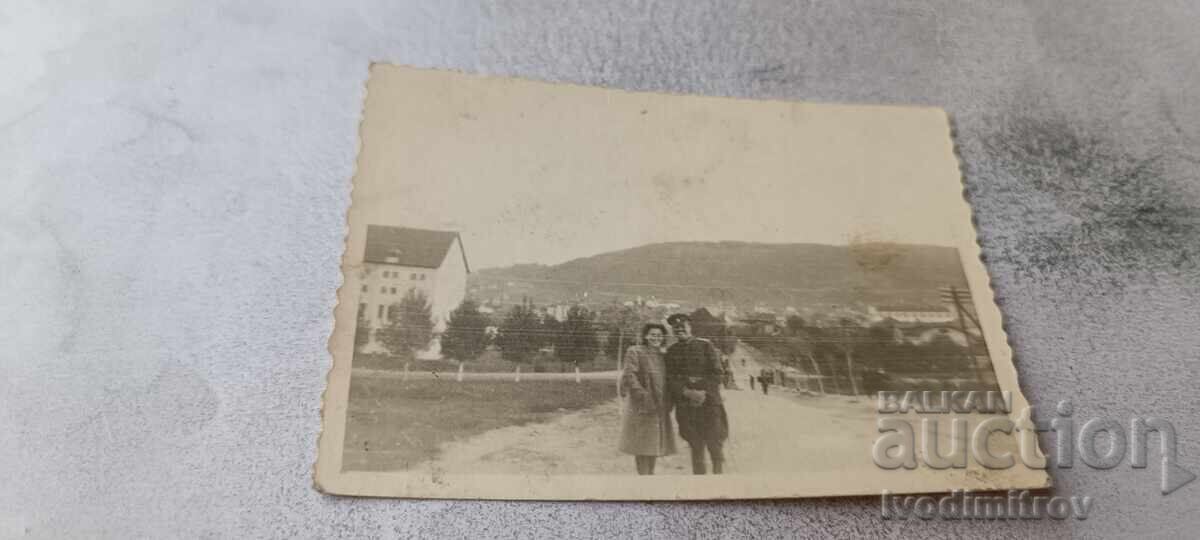Fotografie Skopje Ofițer și femeie pe stradă