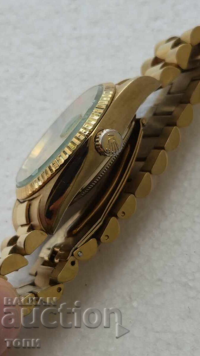 Livrarea ROLEX QUARTZ RARĂ REPLICĂ NU ȘTIU DACĂ MERGE BZC!!!!