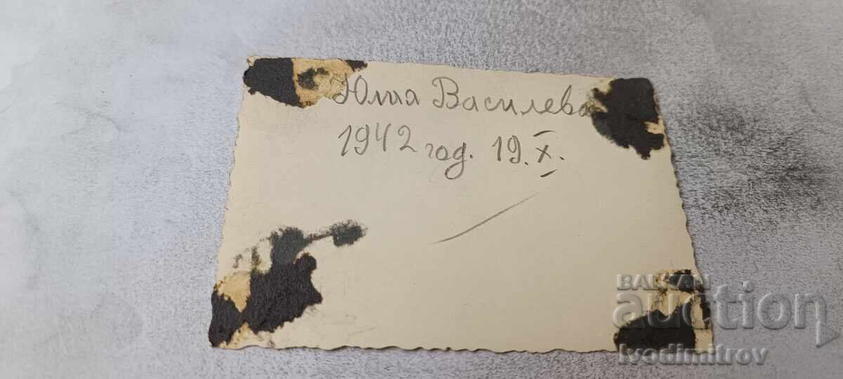 Снимка Младо момиче с каруца 1942 с цена € 1.18 | 2.31 лв.