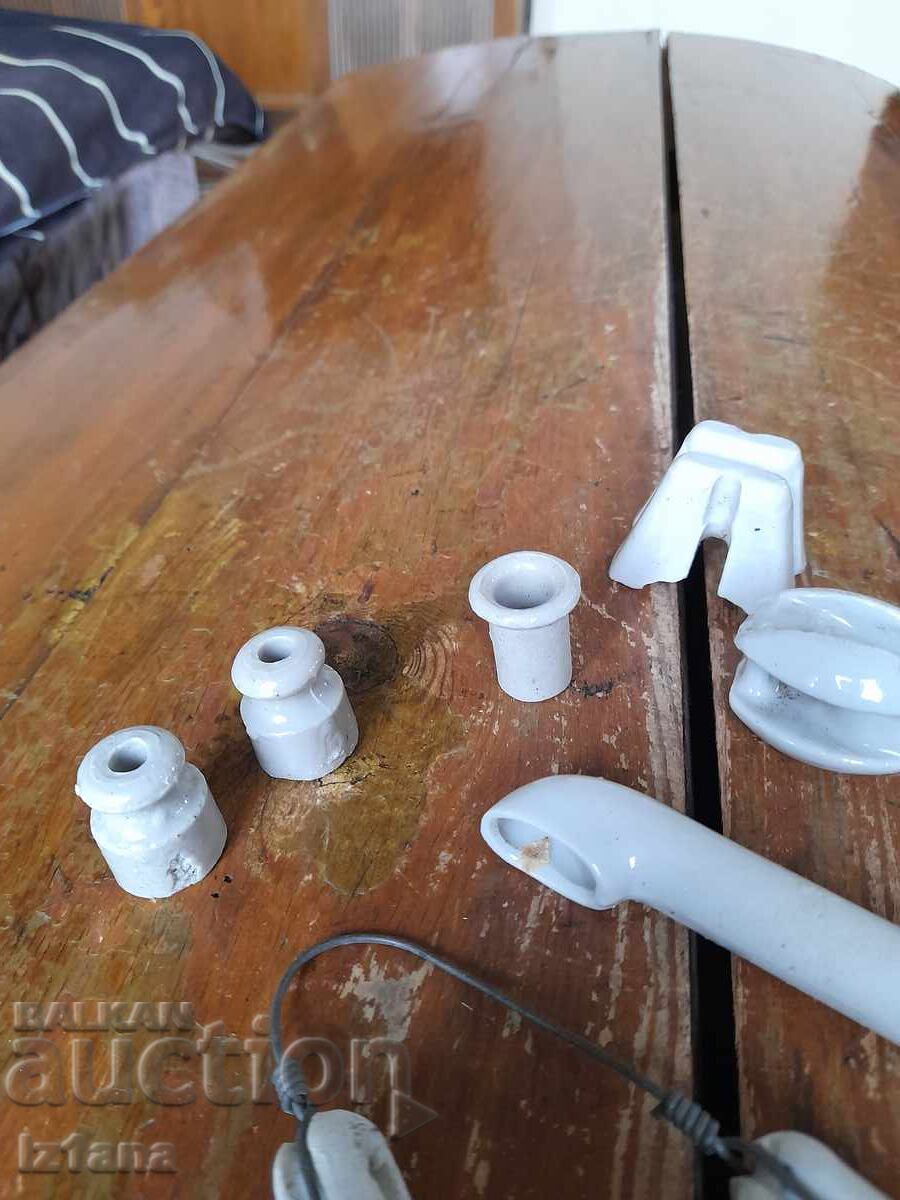 Izolator vechi de porțelan, izolatoare cu preț € 43.00 | 84.10 BGN Izolator vechi de porțelan, izolatoare cu preț € 43.00 | 84.10 BGN