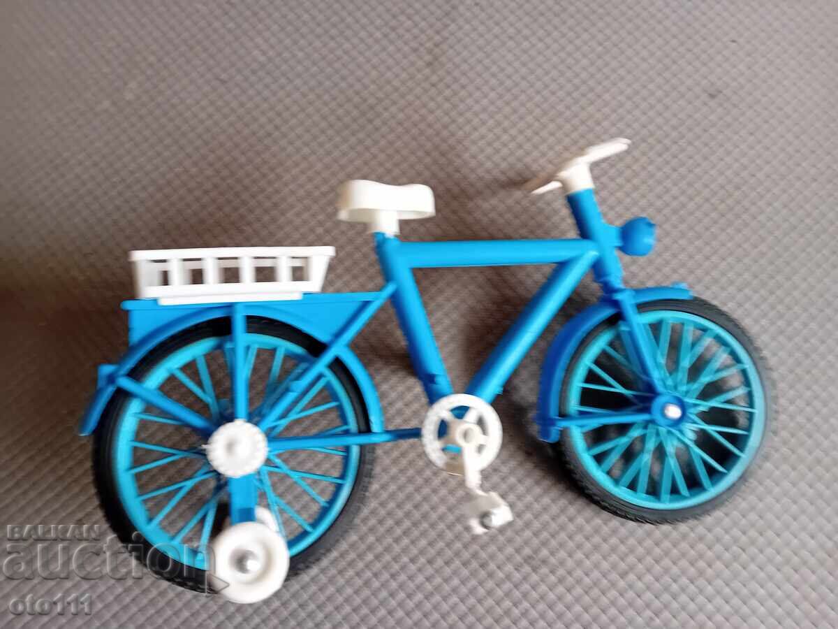 Licitație JUCĂRIE VECHE - BICICLETĂ