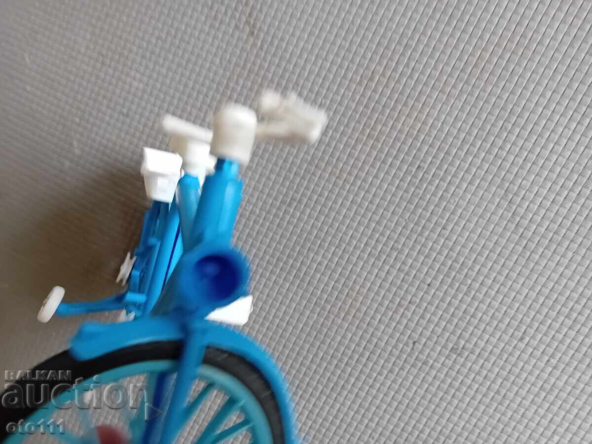 Livrarea JUCĂRIE VECHE - BICICLETĂ