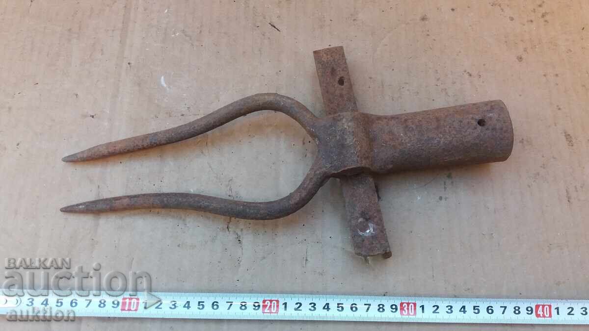 Licitație INSTRUMENT VECHI DE RENASARE