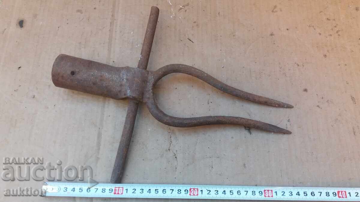 VECHE SCULĂ FORJATĂ DE RENAȘTERE cu preț € 4.99 | 9.76 BGN