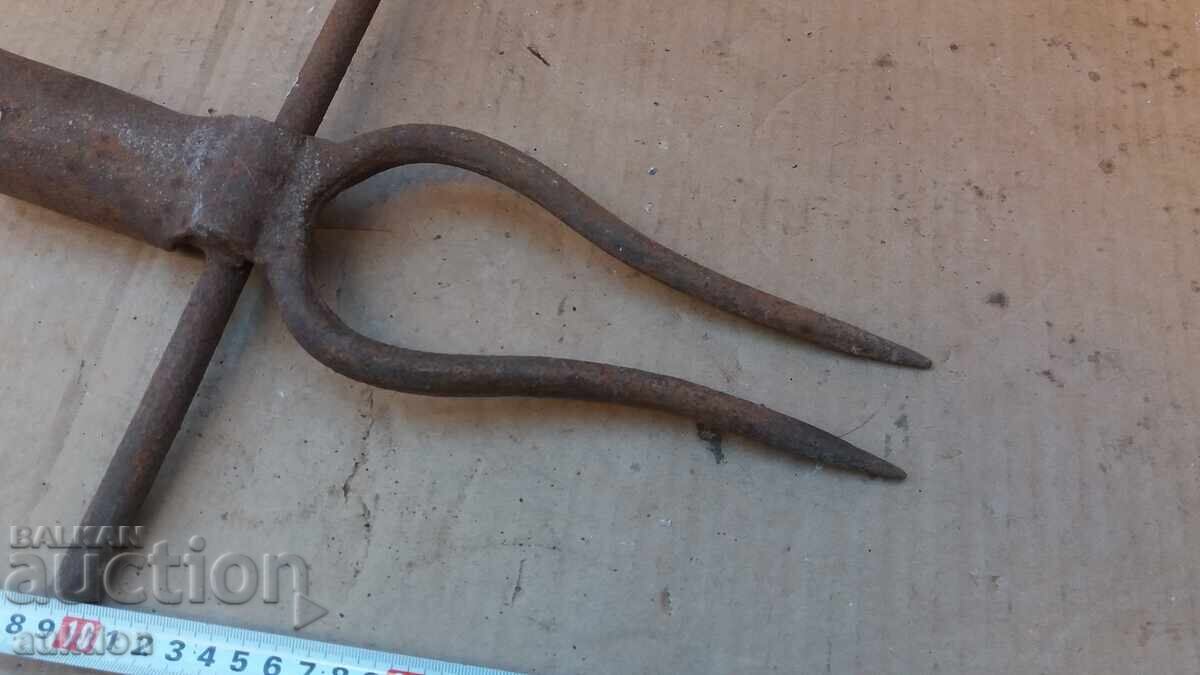 Livrarea VECHE SCULĂ FORJATĂ DE RENAȘTERE