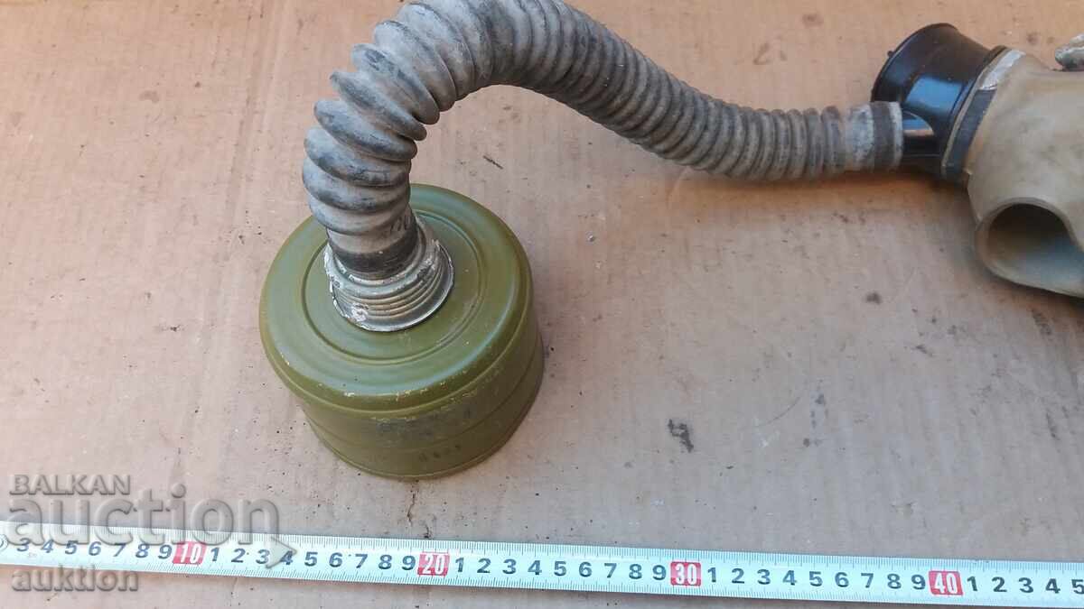 Livrarea MASCĂ DE GAZE VECHE CU FURTUN ȘI FILTRU Livrarea MASCĂ DE GAZE VECHE CU FURTUN ȘI FILTRU