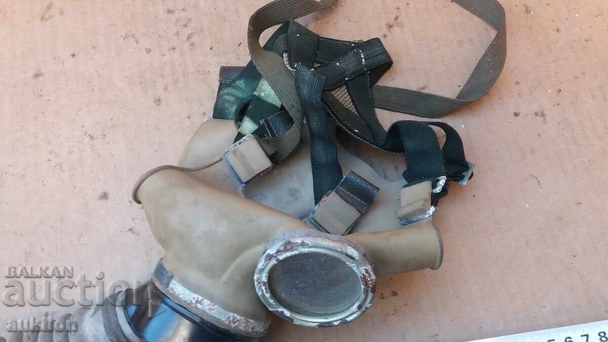 MASCĂ DE GAZE VECHE CU FURTUN ȘI FILTRU - 5 MASCĂ DE GAZE VECHE CU FURTUN ȘI FILTRU - 5