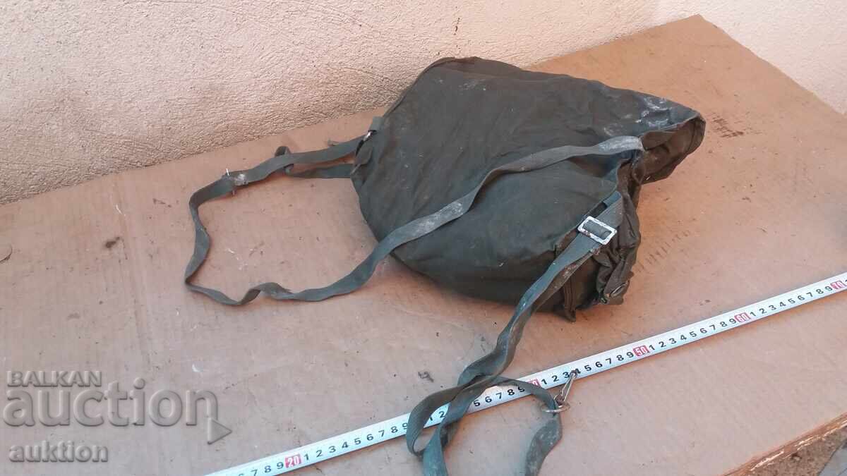 MASCĂ DE GAZE VECHE CU FURTUN ȘI FILTRU ÎN GEANTĂ - 7