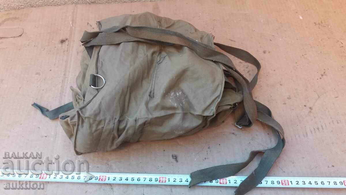 MASCĂ DE GAZE VECHE CU FURTUN ȘI FILTRU ÎN GEANTĂ DE BRELAC cu preț € 6.99 | 13.67 BGN