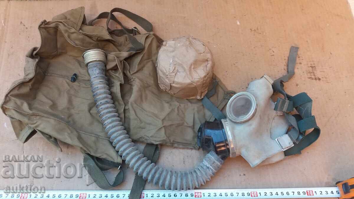 MASCĂ DE GAZE VECHE CU FURTUN ȘI FILTRU ÎN GEANTĂ DE BRELAC - 7